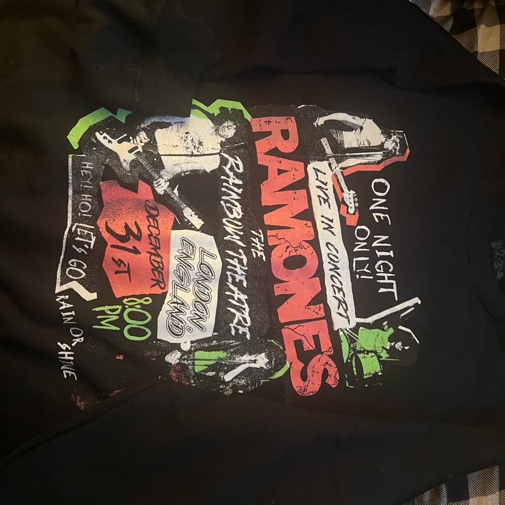 Black ramones live in concert sweater size large